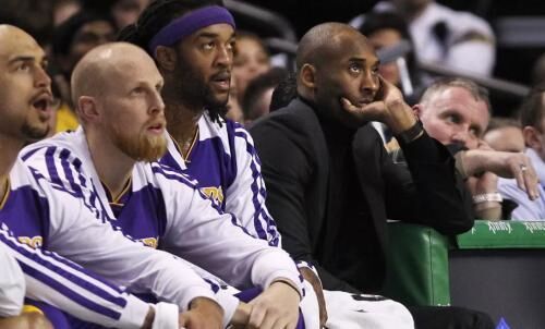 NBA最慘烈的奇聞：開場8個人，第四節只剩4個人，6犯畢業球員接著打！