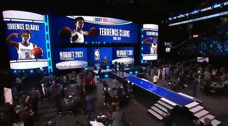 NBA選秀大會現場默哀Terrence Clarke，後者此前在車禍中喪生！