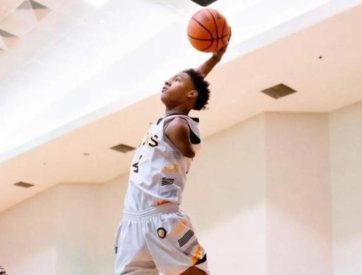 6歲因車禍，失去一條手臂！仍能打進NCAA，「獨臂杜蘭特」也太勵志了！