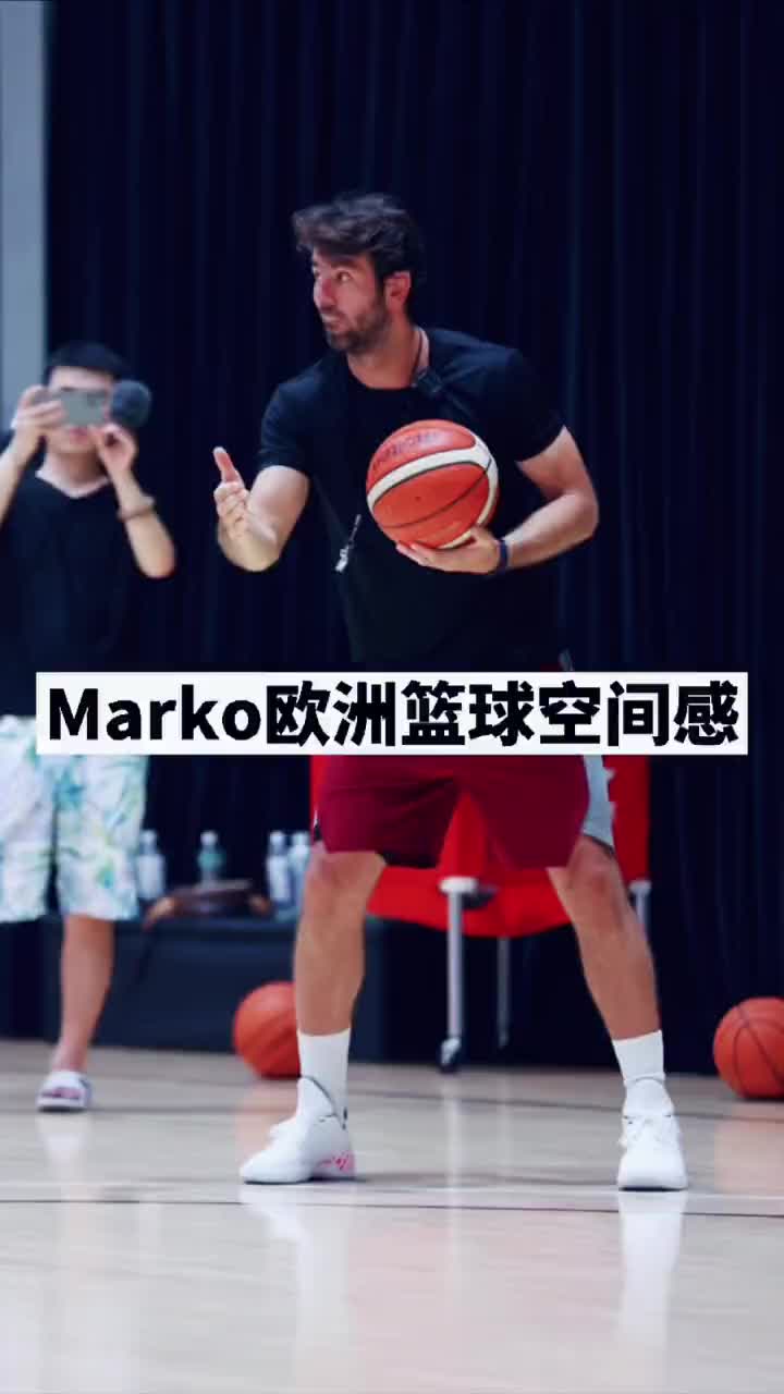 來自塞爾維亞的Coach Marko帶來一些不一樣的概念，空間與輪轉的歐洲籃球意識！