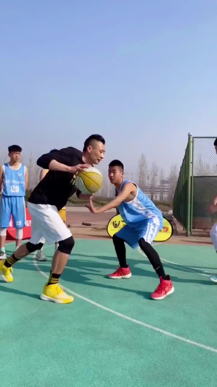 擋拆為什麼出現犯規？失誤？原因誰造成的？