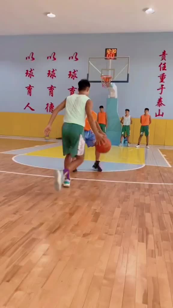 雙手體前變向突破，把握好細節才能讓讓隊員更好的發揮