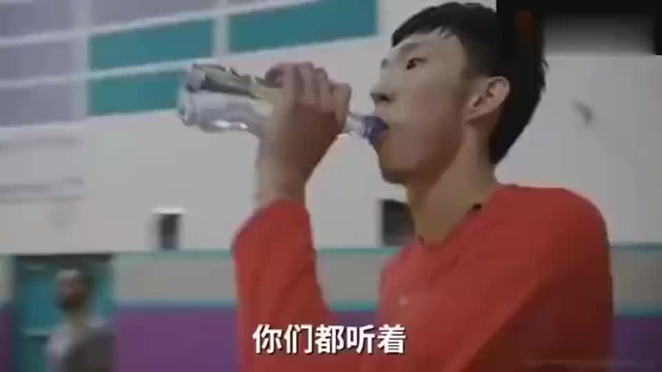 周琦在一次訓練中遲到，被批評時還笑呵呵，狼王瞬間生氣！