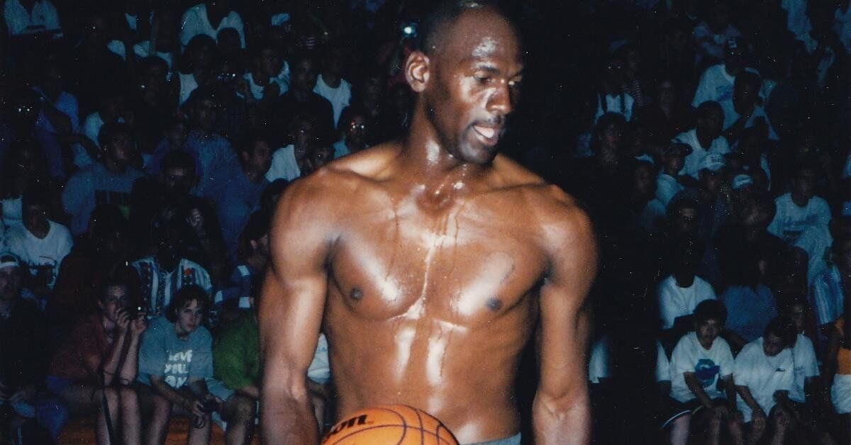 NBA合約史上5大奇葩條款：喬丹曾簽「熱愛籃球」條款！有一人養狗要被罰10萬
