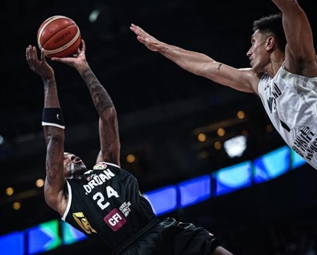 10.7秒3+1絕平：全場高呼Kobe！约旦「左手科比」轟39+9創紀錄雖敗猶榮（影）