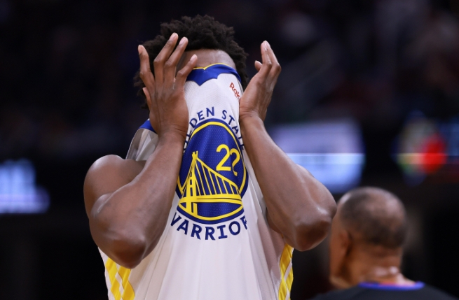 NBA / 接水被電差點喪命！睡覺壓塌床砸傷腳趾！NBA那些離奇傷病