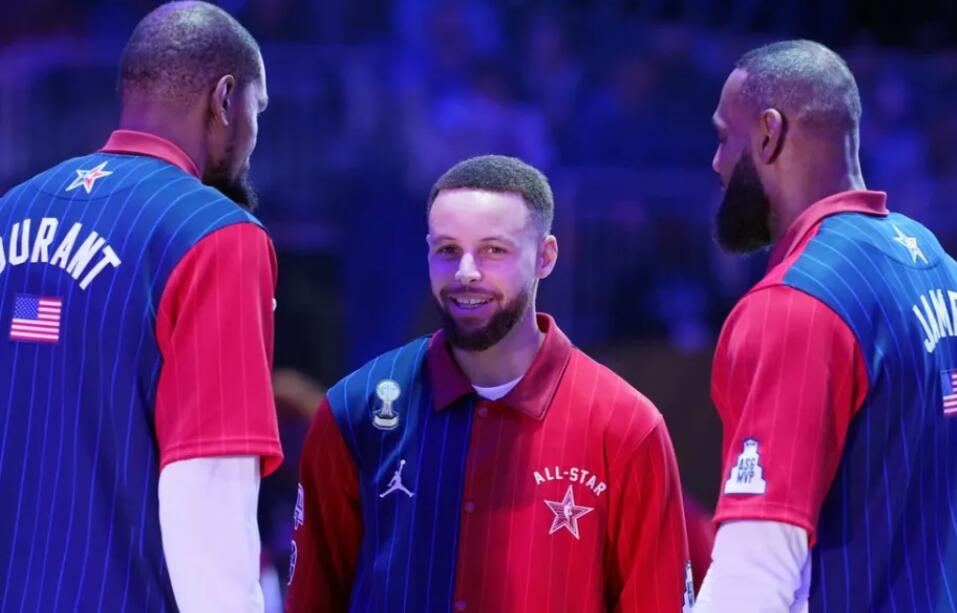 NBA / 東西區明星隊狂刷歷史第一！正賽變三分大賽引熱議，全場犯規只有3次，而93年發生了62次犯規