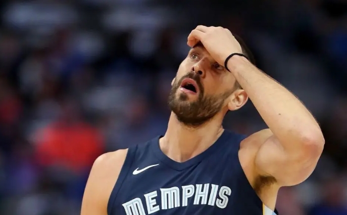 小加索爾球衣退役，生涯效力NBA13個賽季，他一共賺了多少錢？