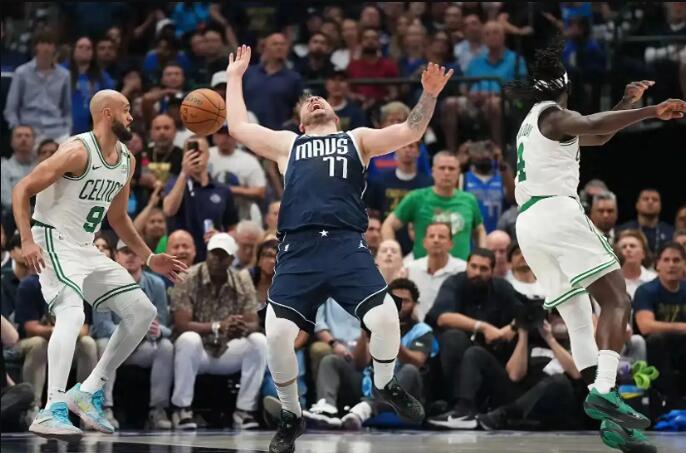NBA / 回顧近20年在總冠軍賽上6犯離場的球員，柯瑞情緒失控，東契奇犯滿致逆轉無望！