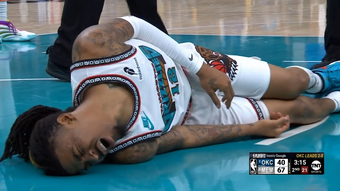NBA / 【影片】多特防守失衡正面撞翻在空中的莫蘭特，後者正面倒地已返回更衣室！